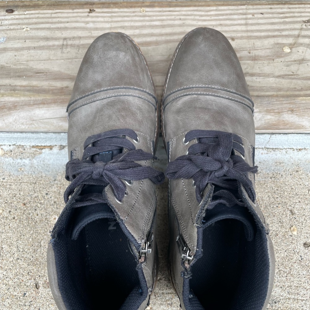 Sonoma Gray Boots with Lace-Up Design and Rubber Sole